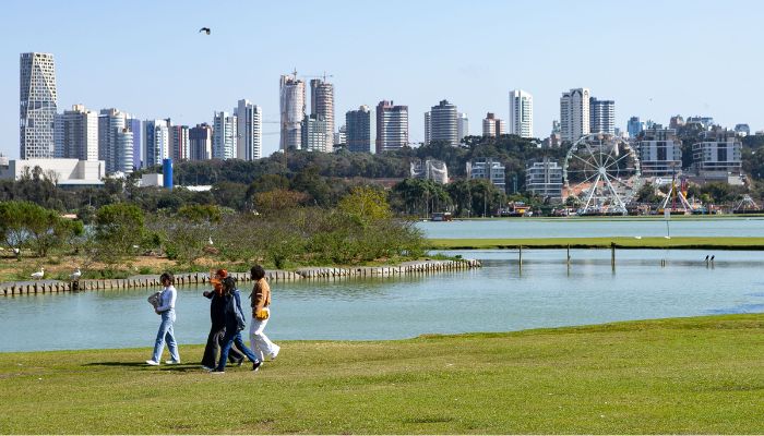 Foto: Roberto Dziura Jr/AEN  Novembro começa com chuva, mas sol aparece com mais frequência na segunda quinzena